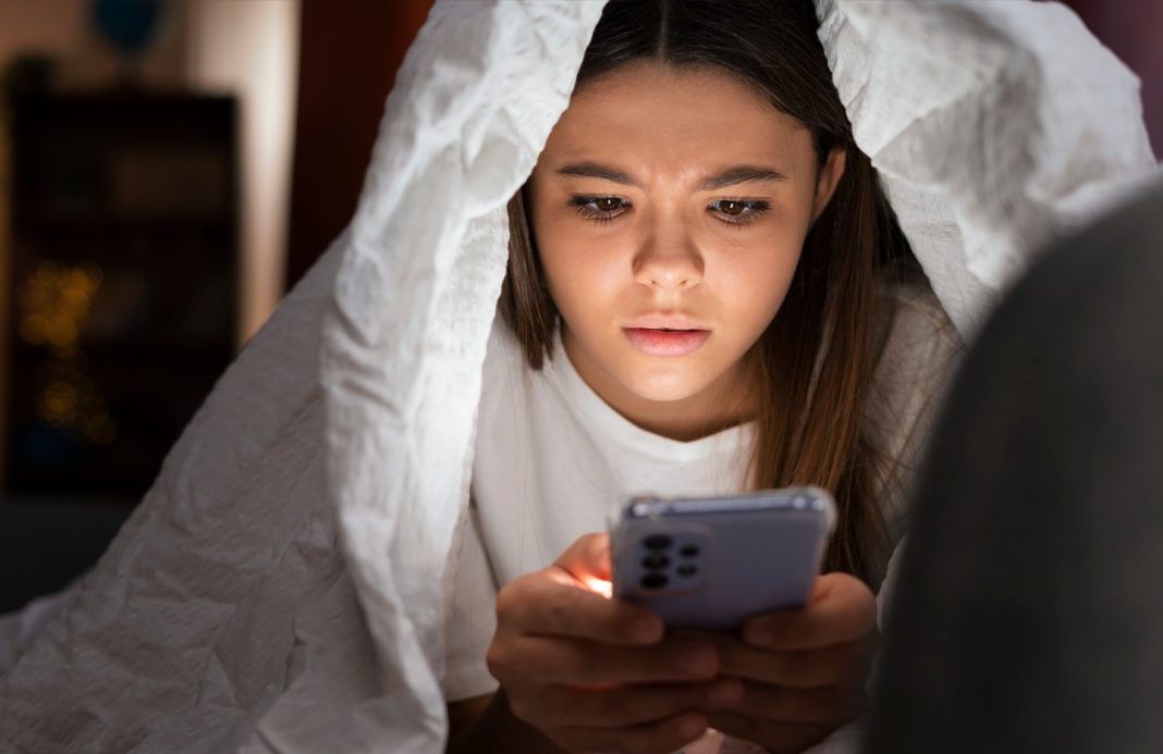 7 em cada 10 denúncias de crimes online são de exploração infantil