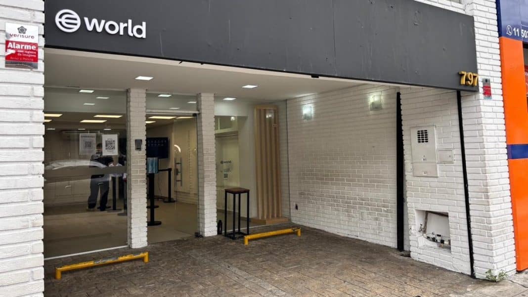 Brasil mantém proibição de pagamento por escaneamento de íris feito pela World