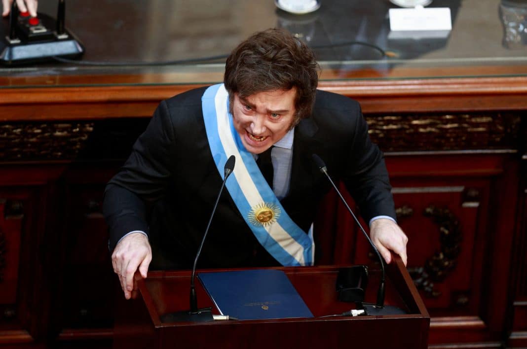 É #FAKE que iPhone na Argentina sairá por menos de É #FAKE que iPhone na Argentina sairá por menos de R$ 2.400 após corte de impostos de Milei