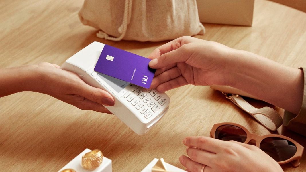 NuBank turbina benefícios para clientes de alta renda e aposta em viagens