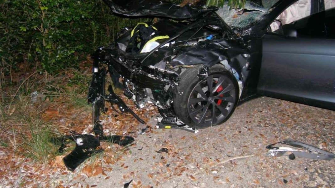 Tesla é condenada a pagar R$ 1,34 bilhão por acidente fatal com piloto automático