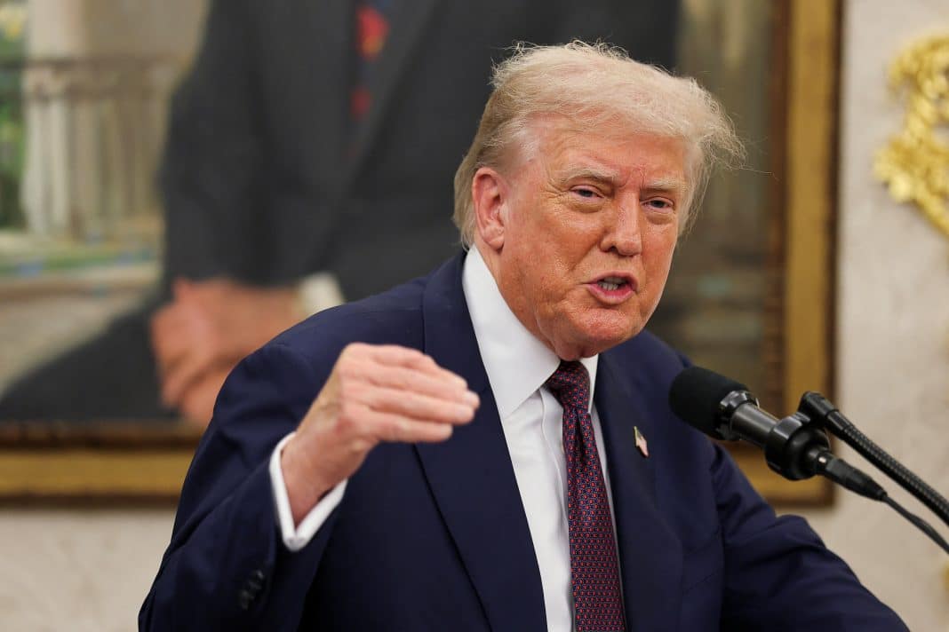 Trump diz que EUA vão impor tarifa de cerca de 100% sobre chips importados