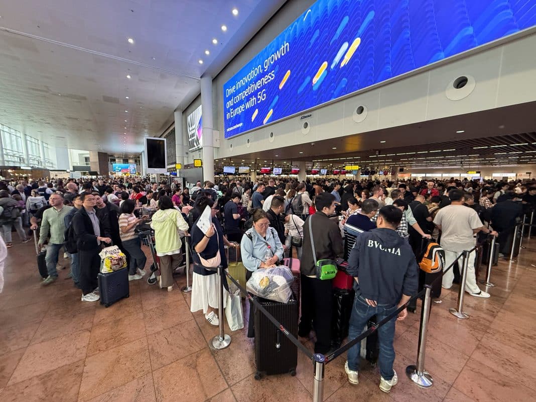 Ataque cibernético afeta operações em aeroportos europeus Ataque cibernético afeta operações em aeroportos europeus