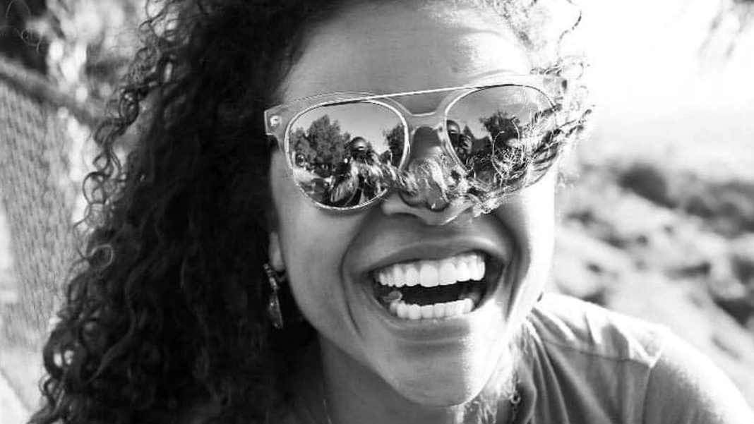 Diretora brasileira é presa pela imigração dos EUA! Conheça Bárbara Marques