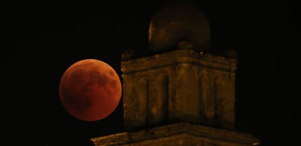 'Lua de Sangue' acontece domingo; veja como assistir e horário Imagem