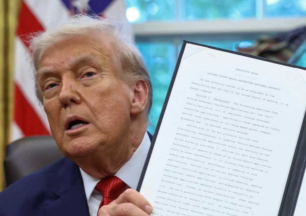 Trump assina decreto com regras para venda do TikTok nos EUA e diz ter aval de Xi Jinping