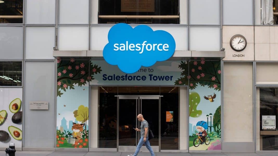 Vulnerabilidade em plataforma de IA da Salesforce expôs dados de clientes