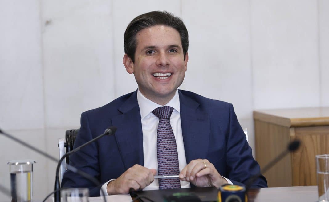 Câmara contrata consultoria para melhorar redes sociais; serviço custará quase R$ 5 milhões