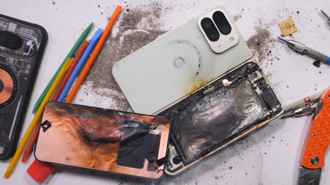'Dobrável mais fraco': Pixel 10 Pro Fold quebra e pega fogo em teste