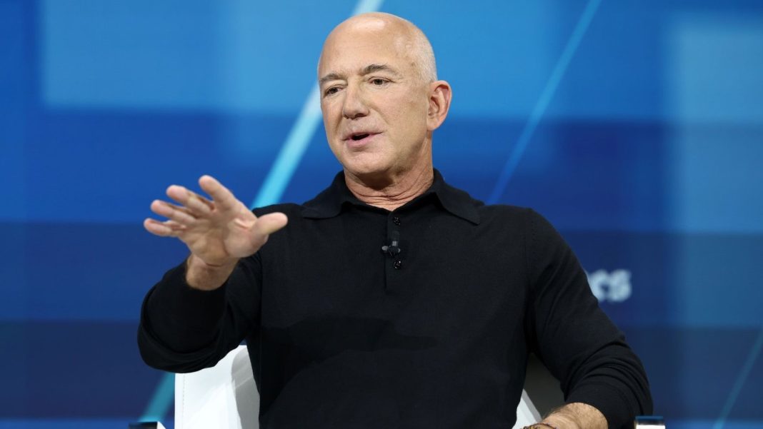 Jeff Bezos diz que IA é uma bolha na indústria, mas terá benefícios reais