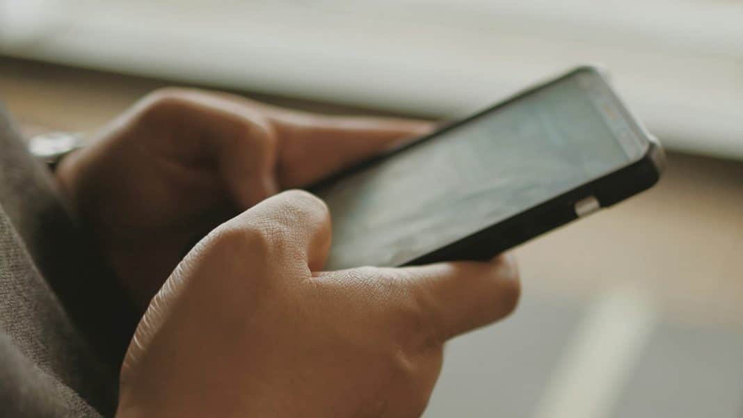 Ligações telefônicas de grandes empresas vão ter selo de verificação Ligações telefônicas de grandes empresas vão ter selo de verificação no celular de clientes, diz Anatel