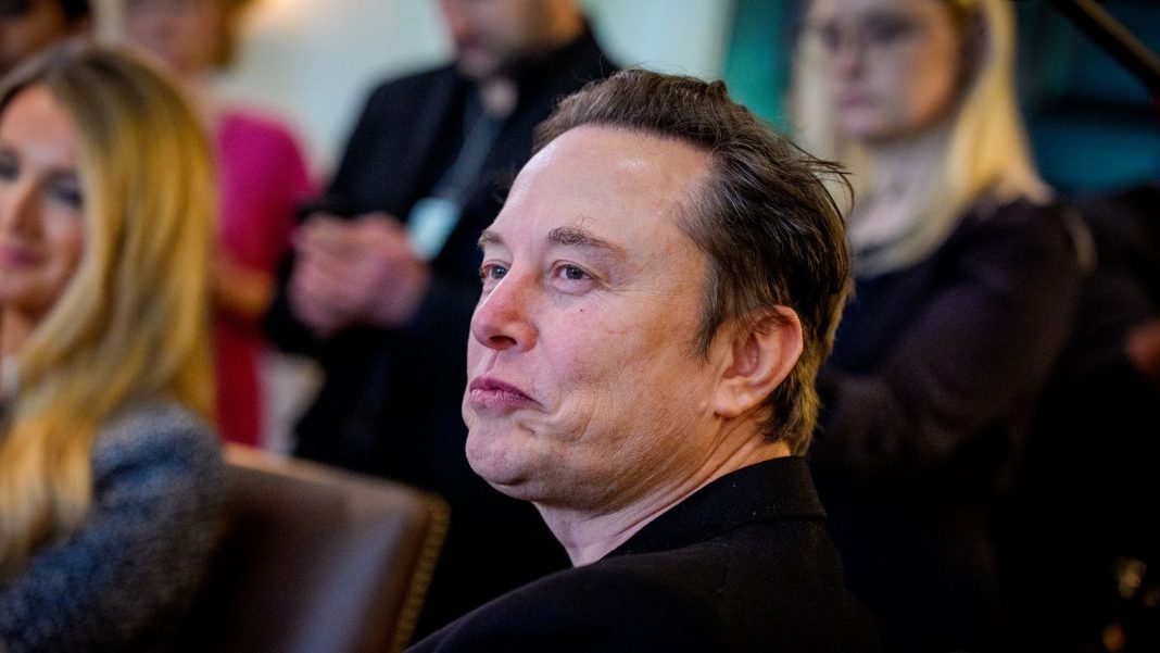 Robôs da Tesla serão 'cirurgiões incríveis' no futuro, promete Musk Robôs da Tesla serão 'cirurgiões incríveis' no futuro, promete Musk