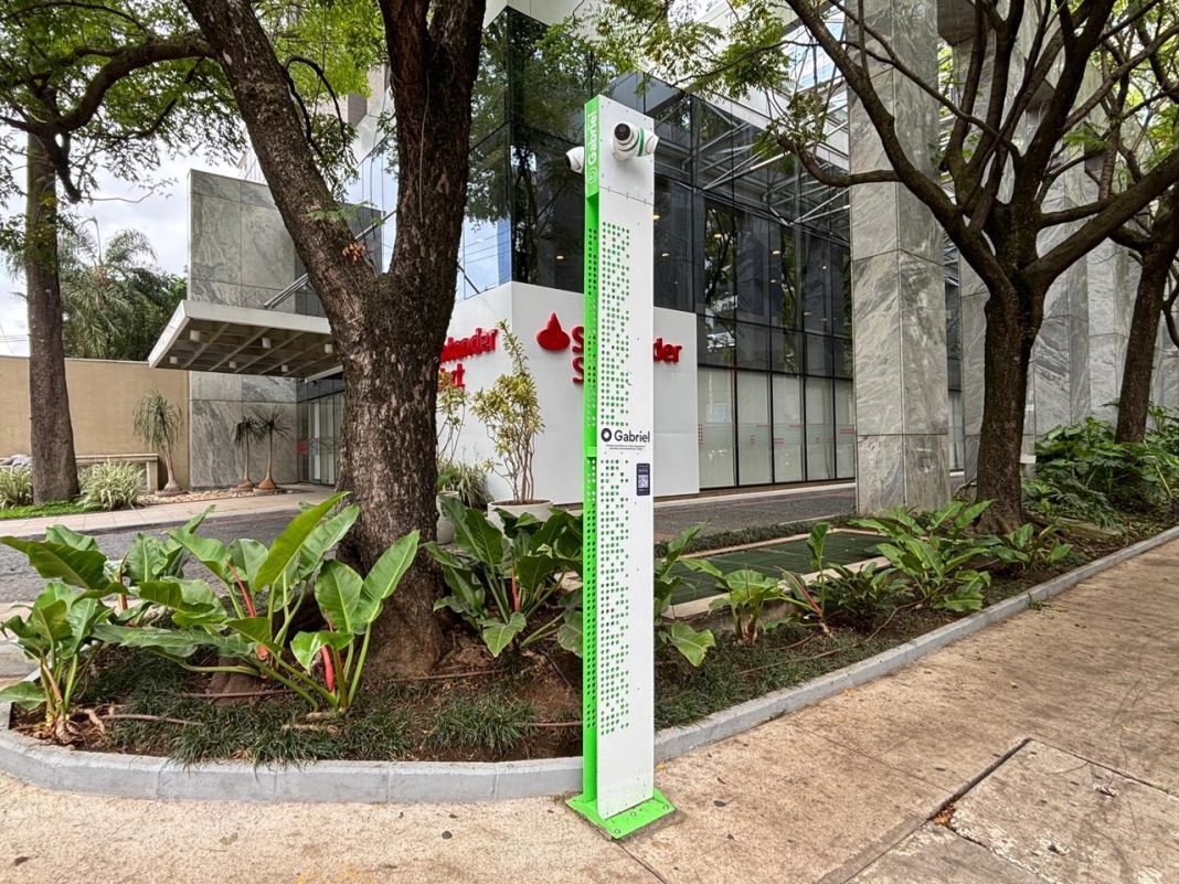 Torres de vigilância em prédios monitoram todos, mas levantam dúvidas Torres de vigilância em prédios monitoram todos, mas levantam dúvidas sobre uso dos dados e eficácia contra o crime