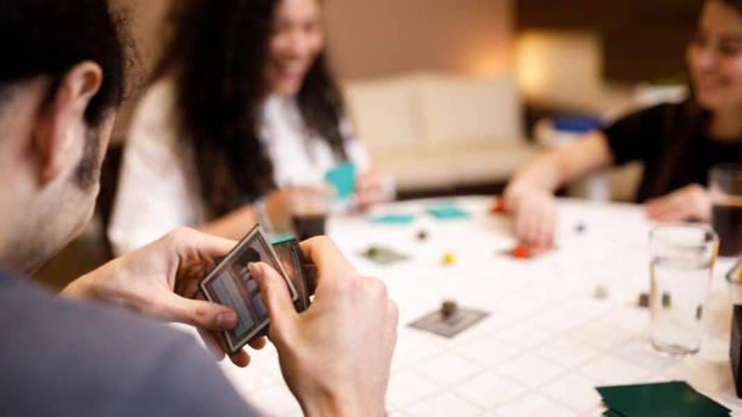Jogos de cartas e tabuleiros a partir de R$ 8 no Esquenta Black Friday da Amazon