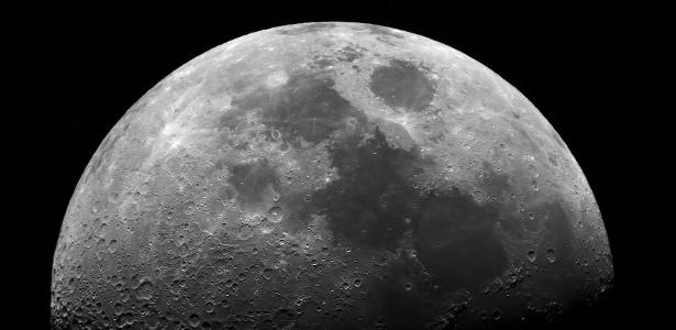 Qual a fase da Lua hoje (24)? Veja calendário lunar Imagem da superfície da Lua captada por um telescópio na Terra