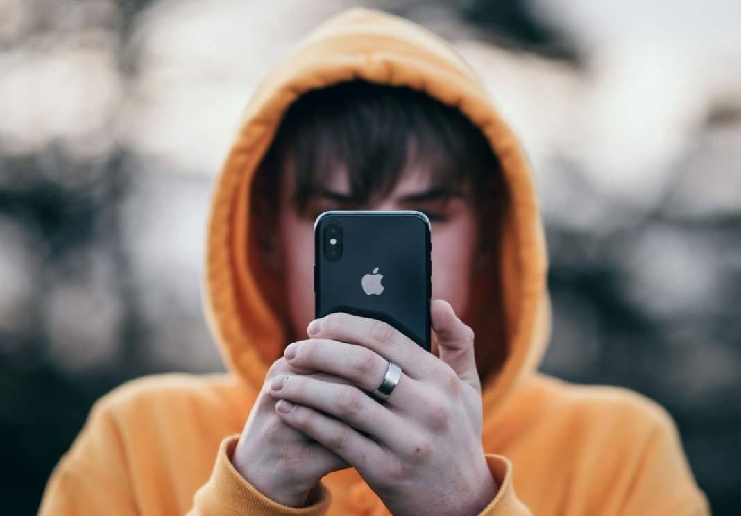 Veja como a Austrália proibirá redes sociais para menores de 16 anos