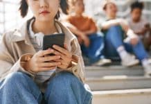 Austrália vai dobrar multa para plataformas que violarem proibição de redes sociais para menores Austrália começa a proibir redes sociais para menores de 16 anos na quarta; veja como vai funcionar
