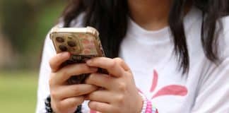 Câmara dos EUA aprova projeto para proteção de crianças nas redes sociais Proibição das redes sociais para menores de 16 anos na Austrália pode deixar crianças isoladas?