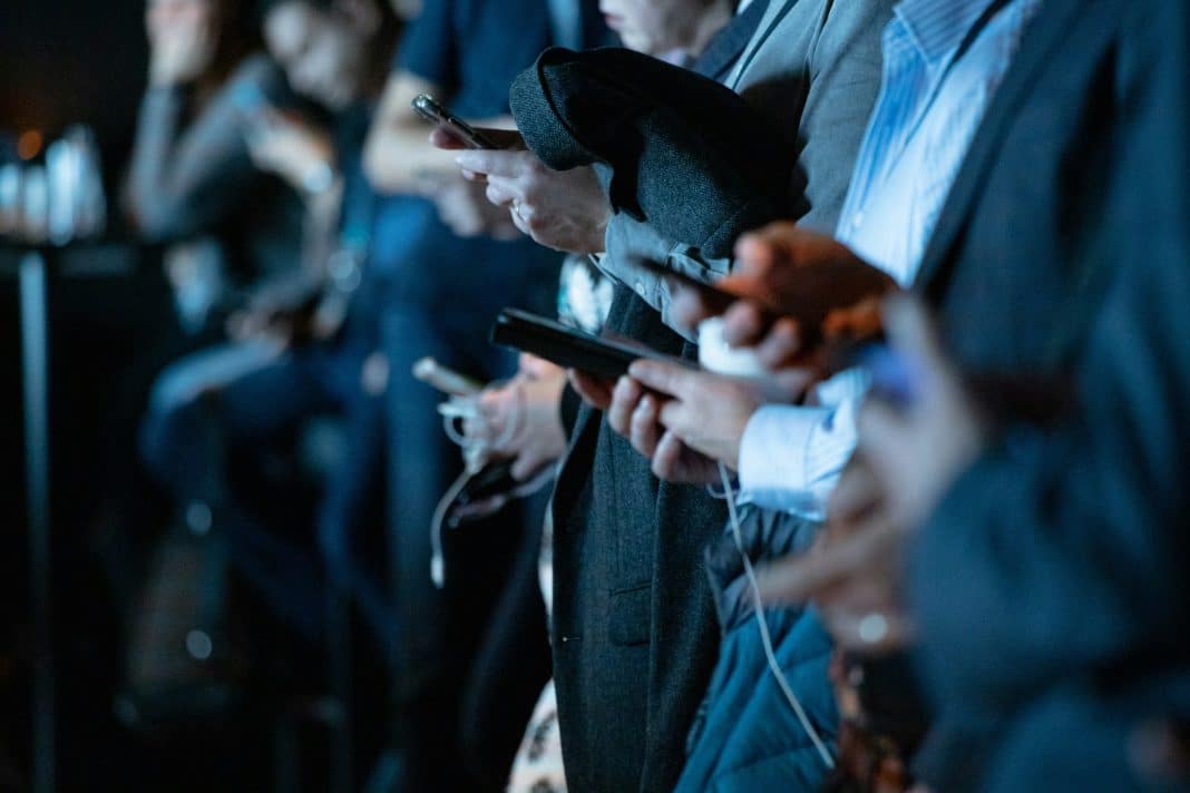 Como as plataformas digitais estão reconfigurando o debate público