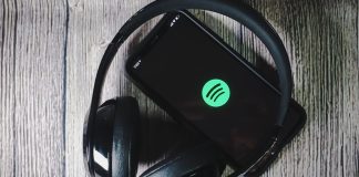 Spotify anuncia podcasts com IA, novo app Studio e repasse de royalties Lembra do MSN? Spotify agora exibe músicas que você está ouvindo