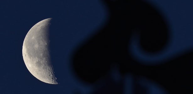 Qual a fase da Lua hoje (12)? Veja calendário lunar 12.mai.2015 - Lua minguante ilumina o céu de Debrecen, a leste de Budapeste, na Hungria