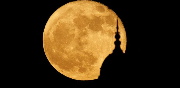 Qual a fase da Lua hoje (7)? Veja calendário lunar Lua cheia avistada do Balboa Park, em San Diego, na Califórnia (EUA)