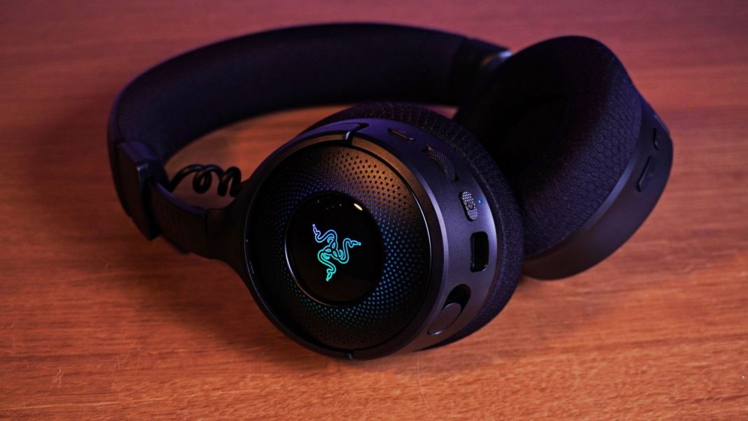 Review: Razer Kraken V4 conquista na bateria e conforto, mas peca no áudio