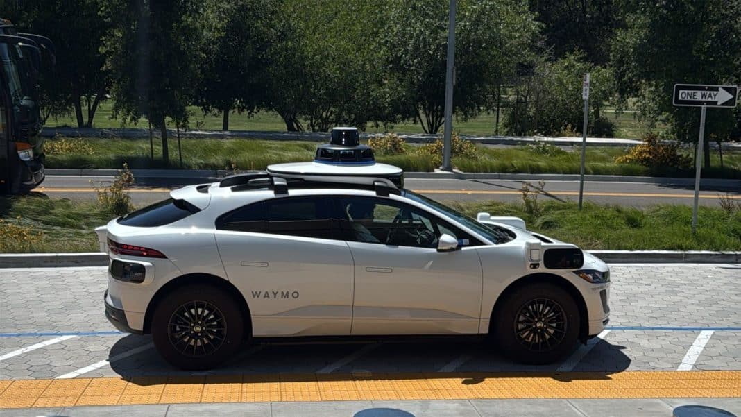 Táxi-robô da Waymo, do Google, atropela criança perto de escola e vira alvo de investigação nos EUA
