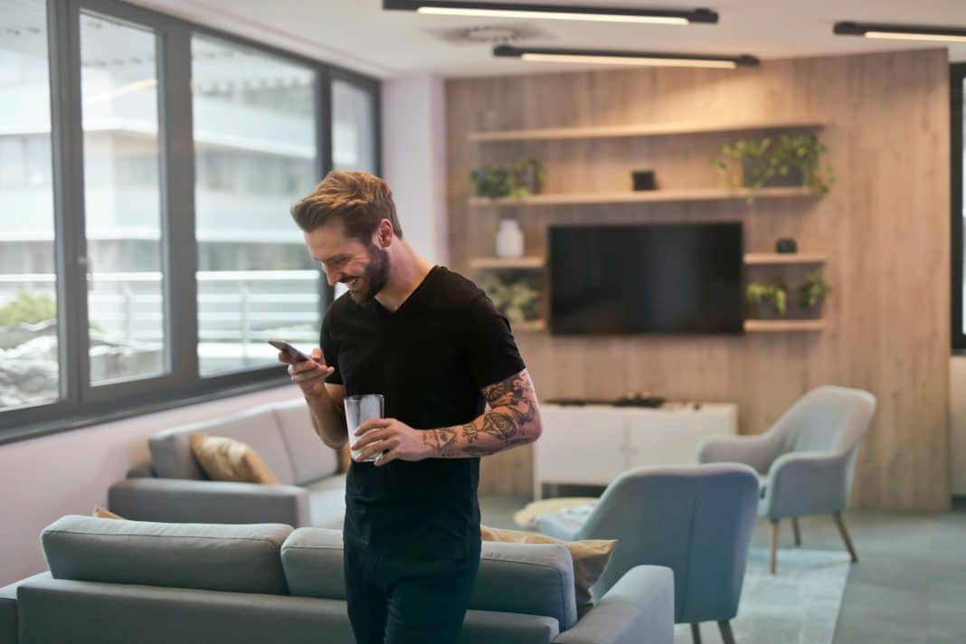 Wi-Fi lento e travando? Veja como melhorar a conexão e Wi-Fi lento e travando? Veja como melhorar a conexão e ampliar o sinal em casa
