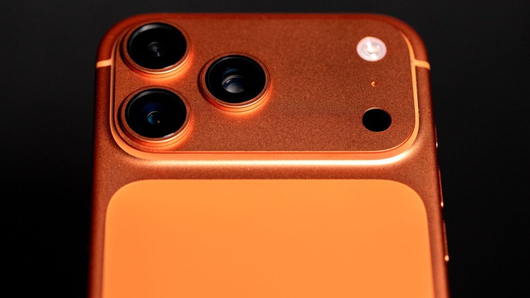 Apple é multada (de novo) por vender iPhone sem carregador no Brasil