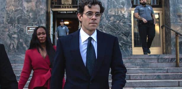Diretor do Instagram nega que rede causa vício e fala Adam Mosseri, CEO do Instagram, deixa corte de Los Angeles, nos EUA, em que é analisado se redes sociais viciam as pessoas