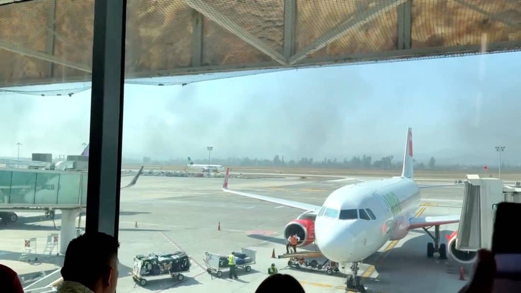 É #FAKE foto de avião em chamas em aeroporto de É #FAKE foto de avião em chamas em aeroporto de Guadalajara, no México, após morte do traficante El Mencho; imagem foi manipulada