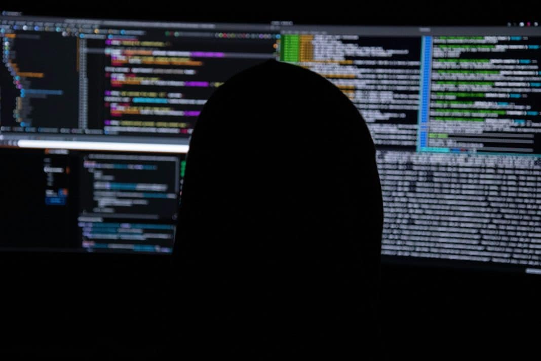 Hacker é preso após burlar sistemas para pagar um centavo de euro em hospedagens de luxo