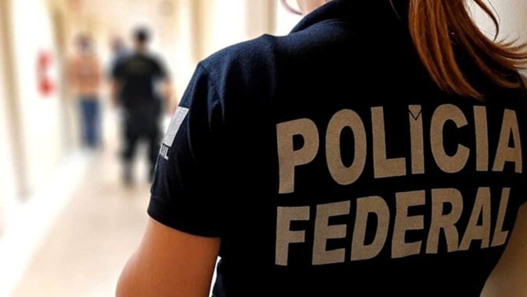 PF investiga vazamento de dados de ministros do STF na PF investiga vazamento de dados de ministros do STF na Receita Federal