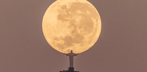Qual a fase da Lua hoje (10)? Veja calendário lunar Lua cheia nos braços do Cristo Redentor