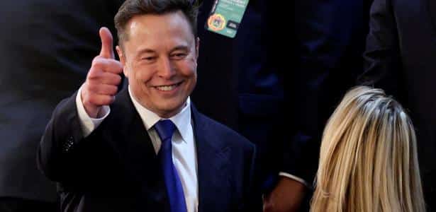 SpaceX prioriza cidade na Lua em vez de projeto Marte, Empresário Elon Musk acena para pessoas durante sessão no Congresso dos EUA, realizada em março de 2025