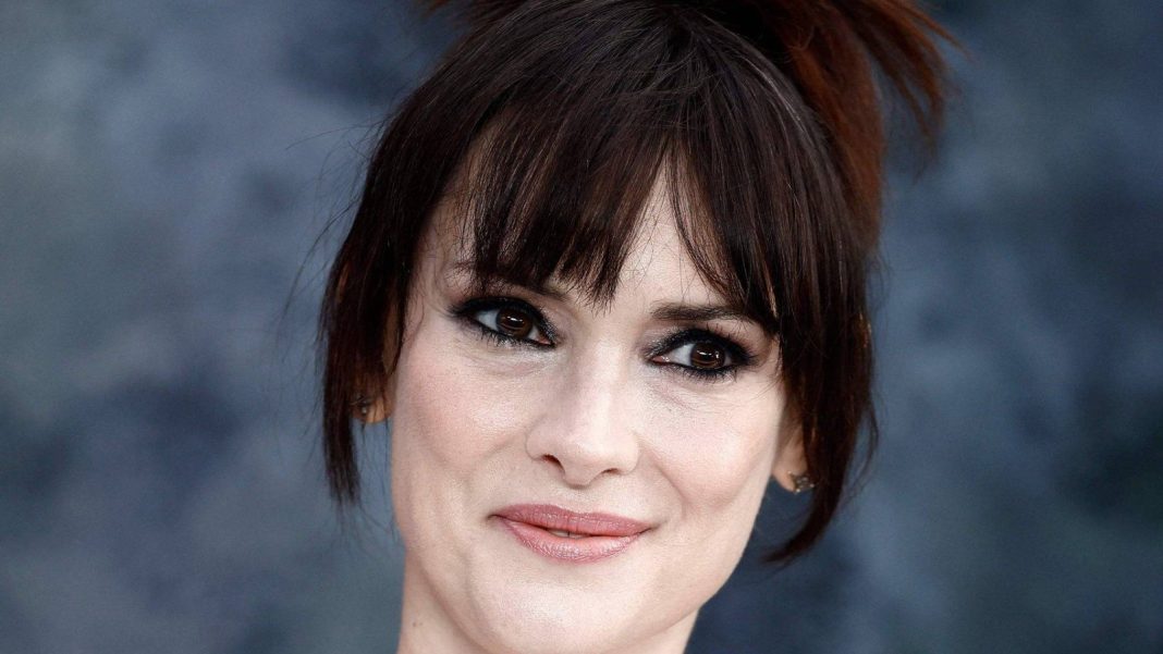 Winona Ryder em Wandinha! A atriz de Stranger Things foi Winona Ryder em Wandinha! A atriz de Stranger Things foi anunciada como parte do elenco da 3ª temporada