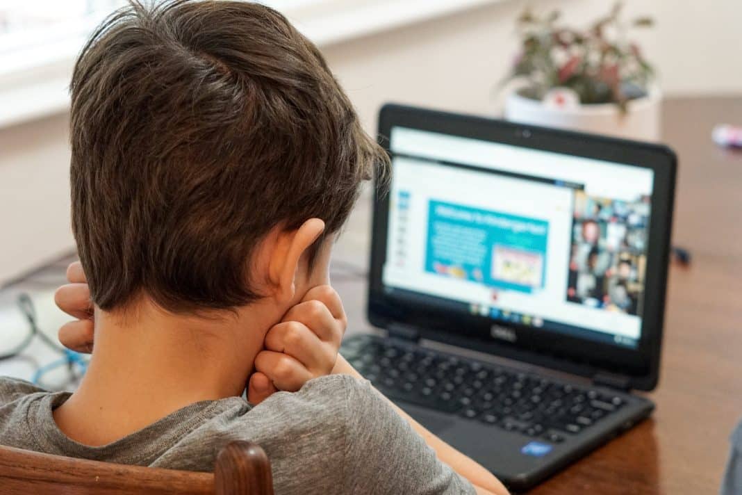 ECA Digital começa a valer e impõe novas regras para crianças e jovens