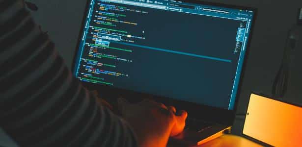 IA revive medo da demissão: como dev é afetado por IA revive medo da demissão: como dev é afetado por tecnologia feita por ele