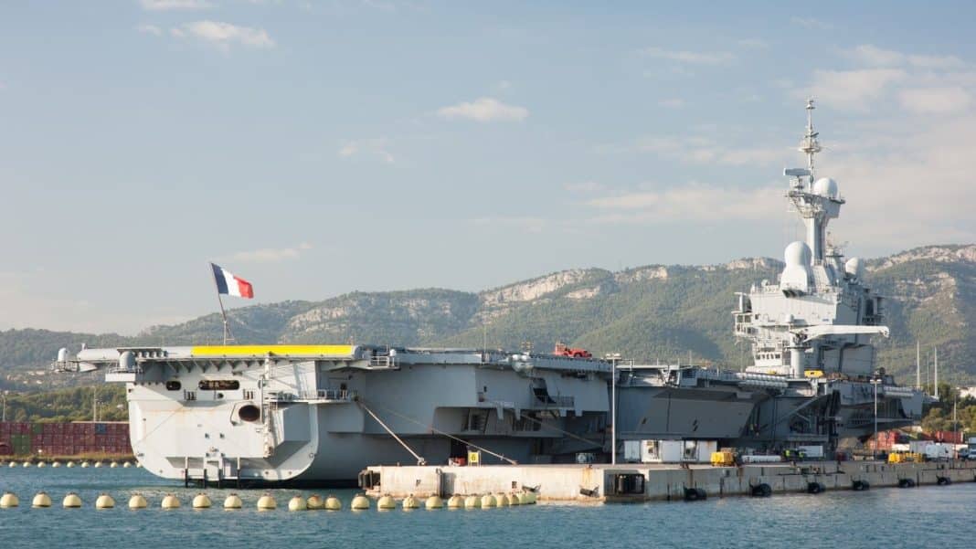 Marinheiro francês revela posição de porta-avião nuclear ao usar app Marinheiro francês revela posição de porta-avião nuclear ao usar app de corrida