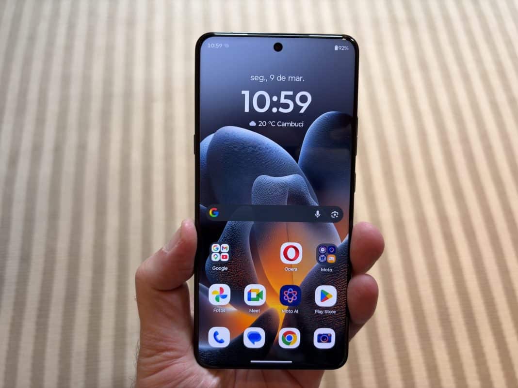 Motorola lança Signature, concorrente ‘fininho' do Galaxy S26 Ultra
