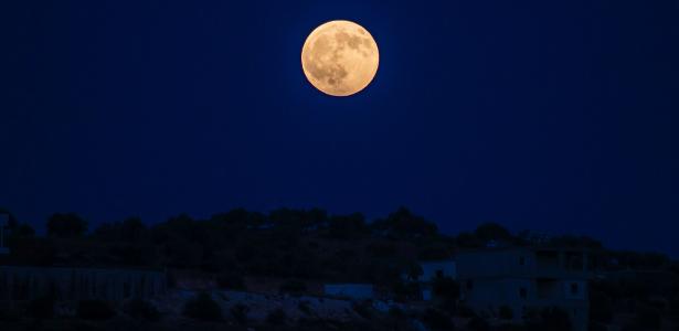 Qual a fase da Lua hoje (10)? Veja calendário lunar Lua cheia