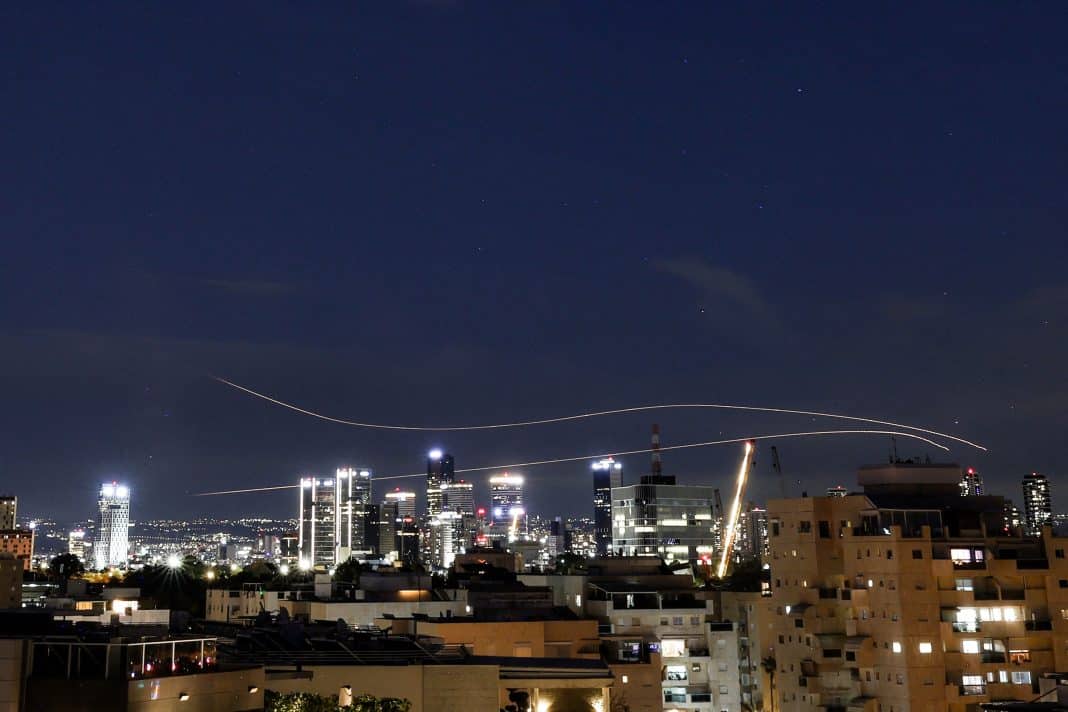 Vídeo que mostra torre destruída em Tel Aviv é antigo Vídeo que mostra torre destruída em Tel Aviv é antigo e gerado por IA