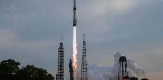 Blue Origin aterrissa pela 1ª vez foguete com propulsor reutilizado Blue Origin lança foguete com propulsor reutilizado pela primeira vez