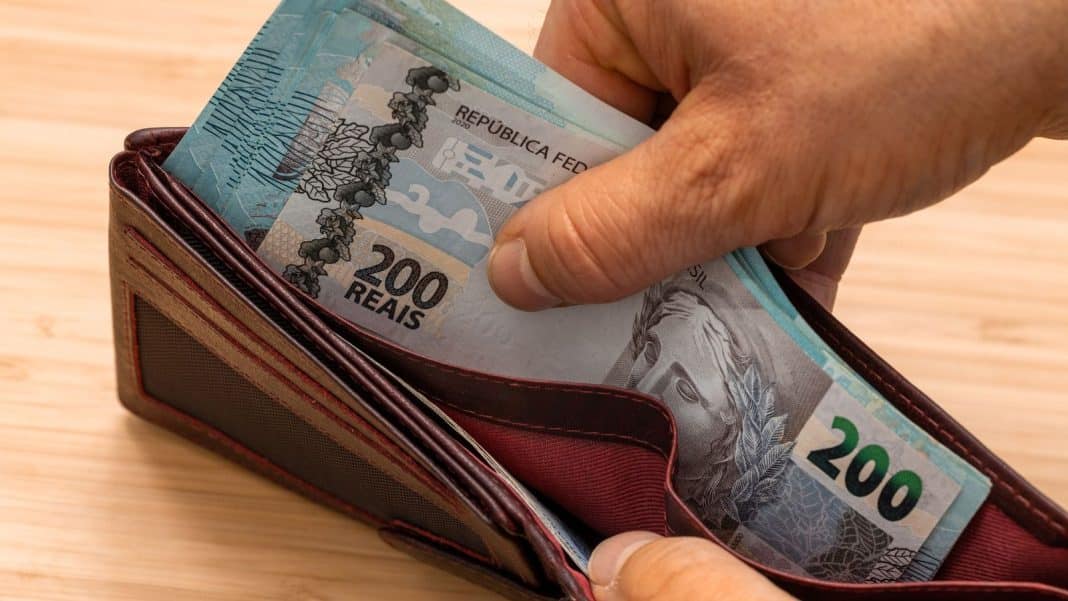 Celulares e TVs vão ficar mais caros: Abinee acredita em aumentos de até 30%