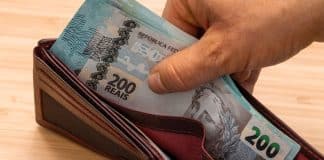 Celulares e TVs vão ficar mais caros: Abinee acredita em aumentos de até 30% Celulares e TVs vão ficar mais caros: Abinee acredita em aumentos de até 30%