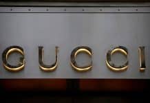 Dona da Gucci vai lançar óculos inteligentes em parceria com o Google no próximo ano, diz presidente Dona da Gucci vai lançar óculos inteligentes em parceria com o Google no próximo ano, diz presidente