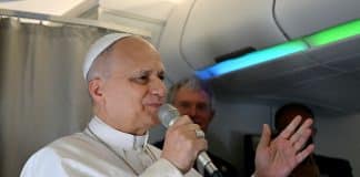 É #FAKE vídeo do papa Leão XIV nomeando Frei Gilson como 'ferramenta de Deus'; cena feita com IA leva a golpe do PIX É #FAKE vídeo do papa Leão XIV nomeando Frei Gilson como 'ferramenta de Deus'; cena feita com IA leva a golpe do PIX