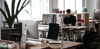 IA já reduz emprego entre jovens no Brasil e ameaça formação IA já reduz emprego entre jovens no Brasil e ameaça formação