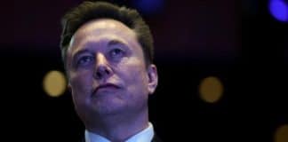 Justiça francesa convoca Elon Musk em investigação sobre interferência do X na eleição 19.nov.2025 - Empresário Elon Musk durante fórum de investimento com autoridades da Arábia Saudita e dos EUA, em Washington